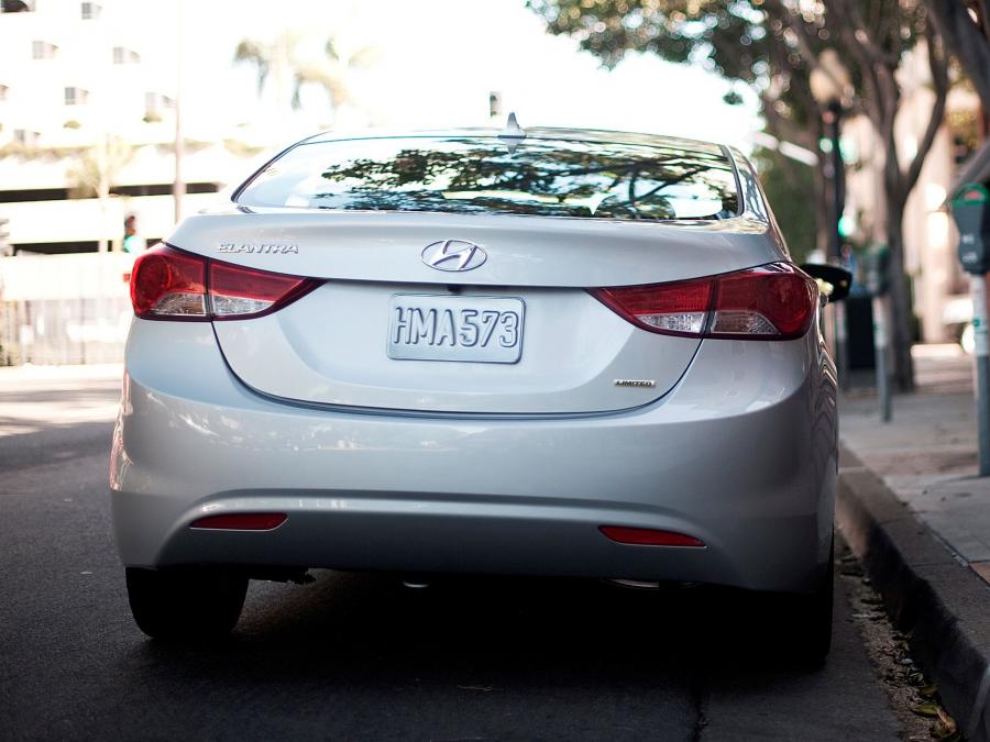  Hyundai Elantra 2010 года  (US) (фото 15 из 16)